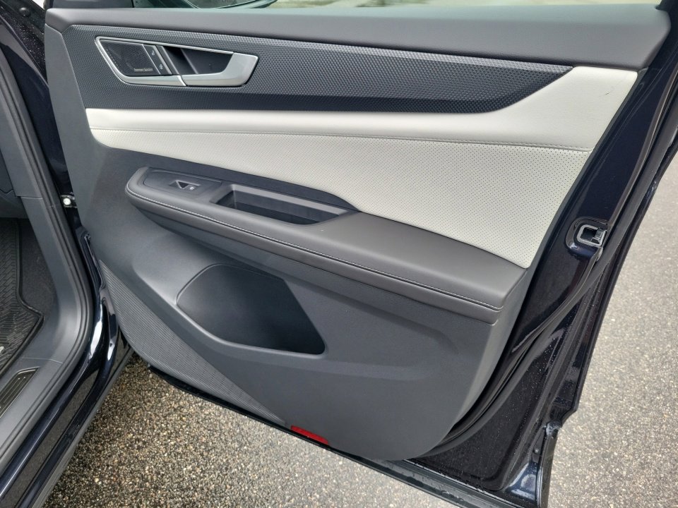 New 2025 Volkswagen Atlas Cross Sport SEL Premium R-Line image 31