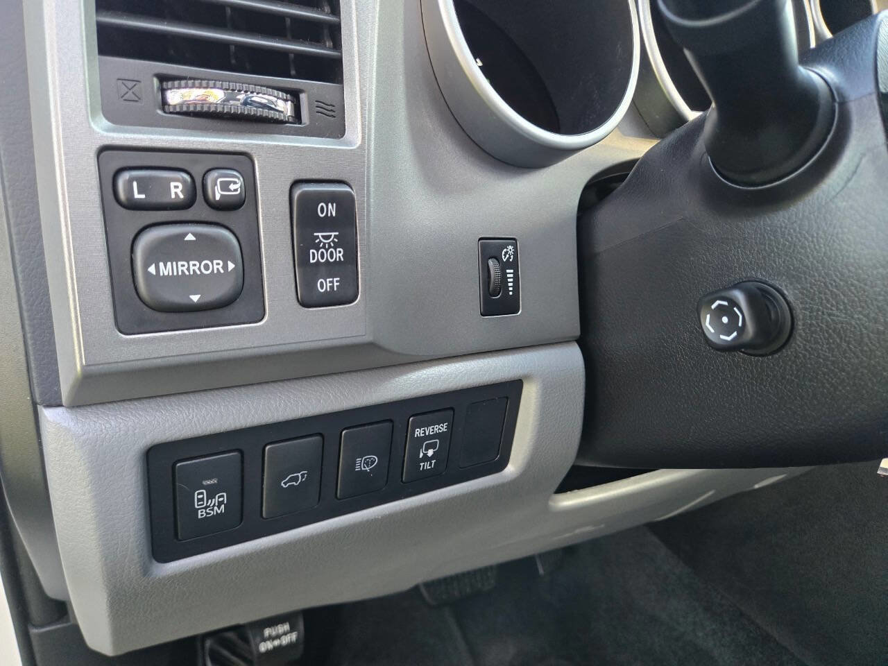 Used 2016 Toyota Sequoia Platinum image 25