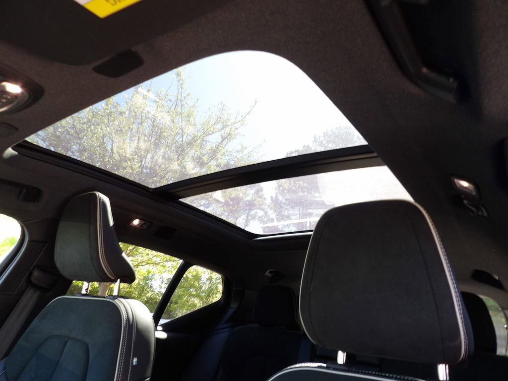 Used 2019 Volvo XC40 T5 R-Design AWD/4WD image 13