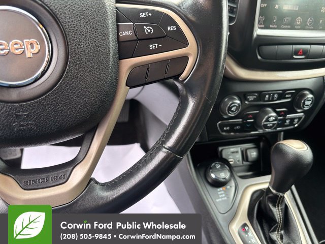 Used 2015 Jeep Cherokee Latitude w/ Comfort/Convenience Group AWD/4WD image 19