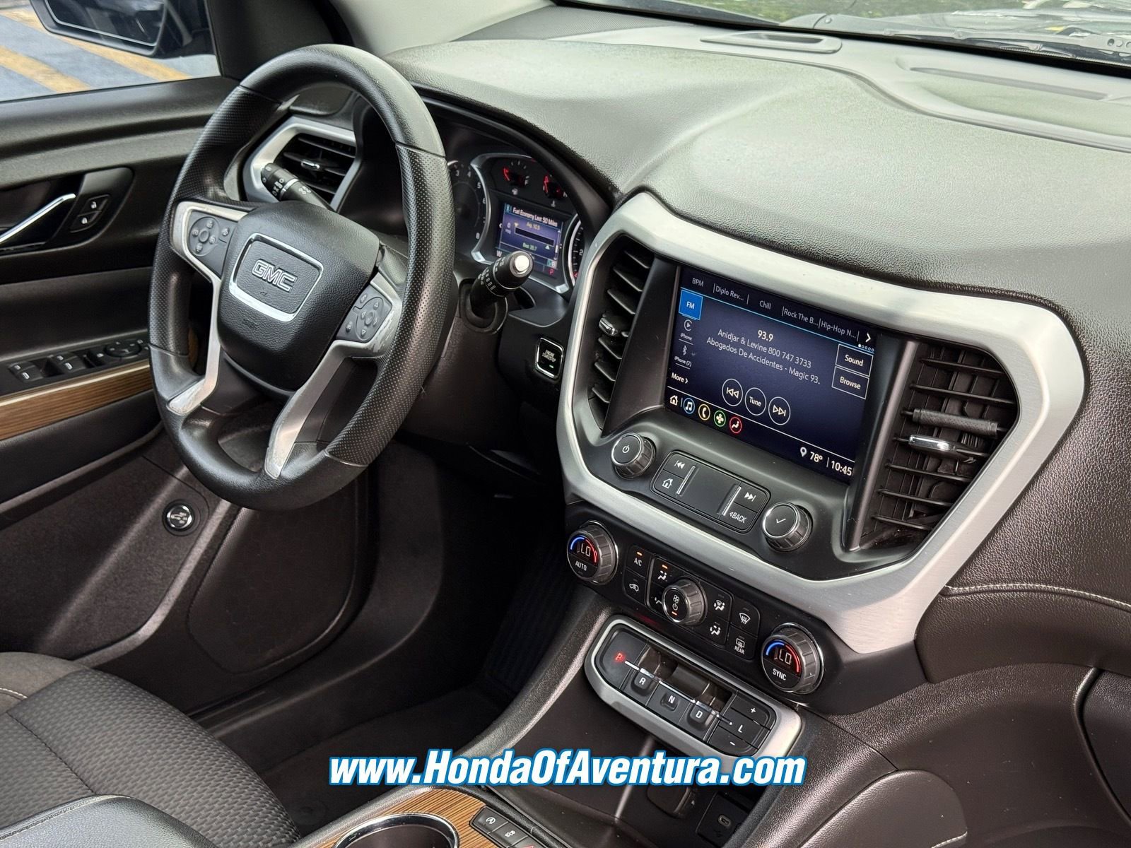 Used 2021 GMC Acadia SLE w/ Driver Convenience Package image 9