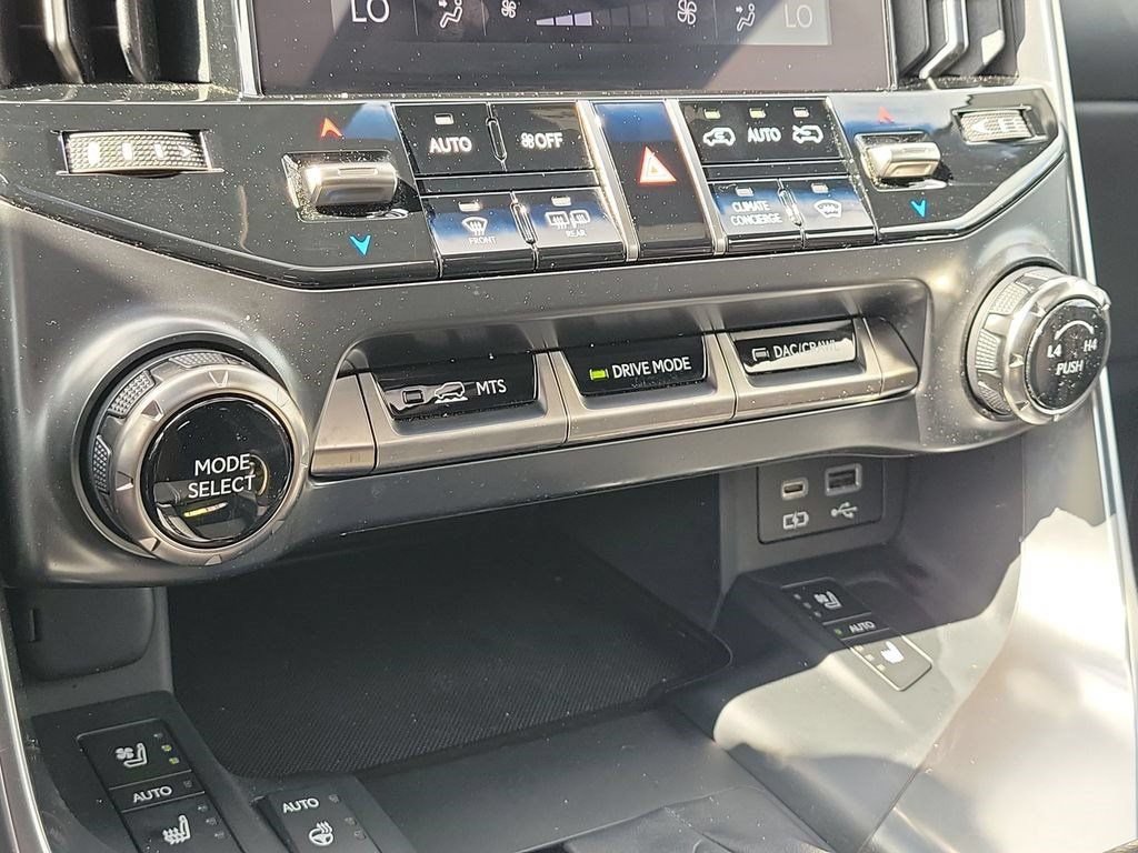 Used 2024 Lexus LX 600 F Sport AWD/4WD image 18