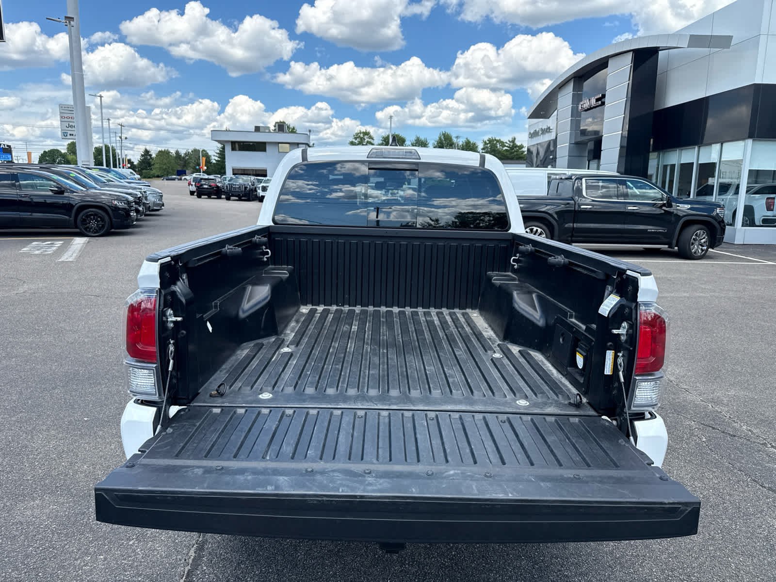 Used 2022 Toyota Tacoma TRD Sport AWD/4WD image 10