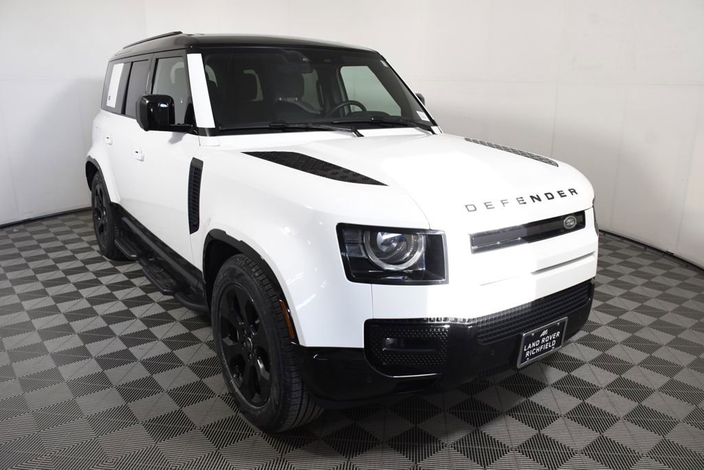Used 2024 Land Rover Defender 110 X-Dynamic SE image 9