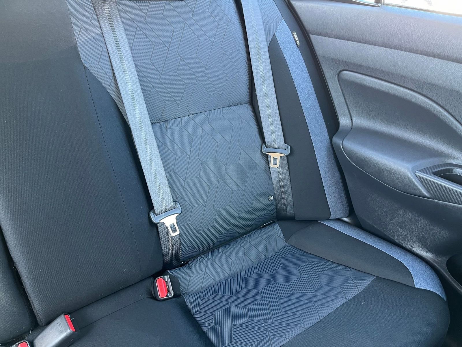 Used 2025 Nissan Versa SV image 33