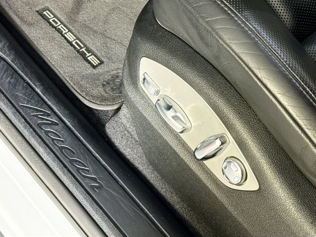 Certified 2020 Porsche Macan AWD/4WD image 24