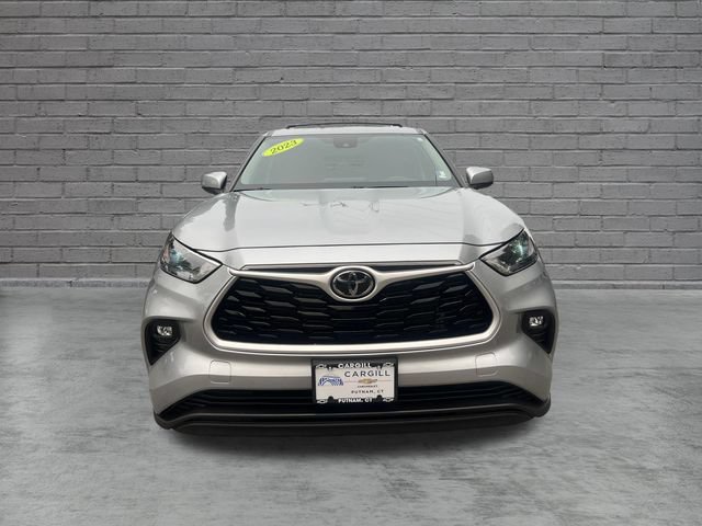 Used 2023 Toyota Highlander LE FWD image 2