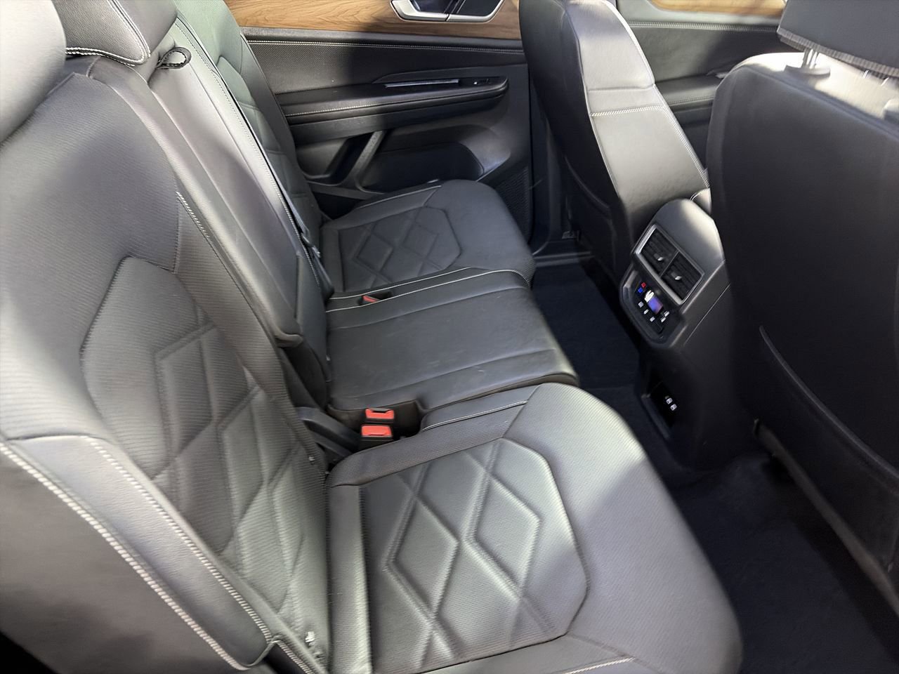 Used 2025 Volkswagen Atlas SE AWD/4WD image 22