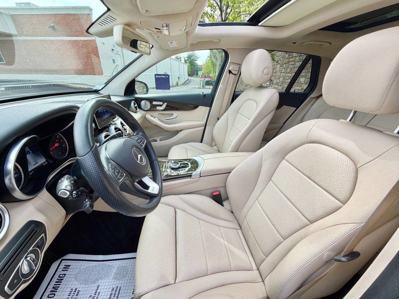 Used 2018 Mercedes-Benz GLC 300 4MATIC image 31