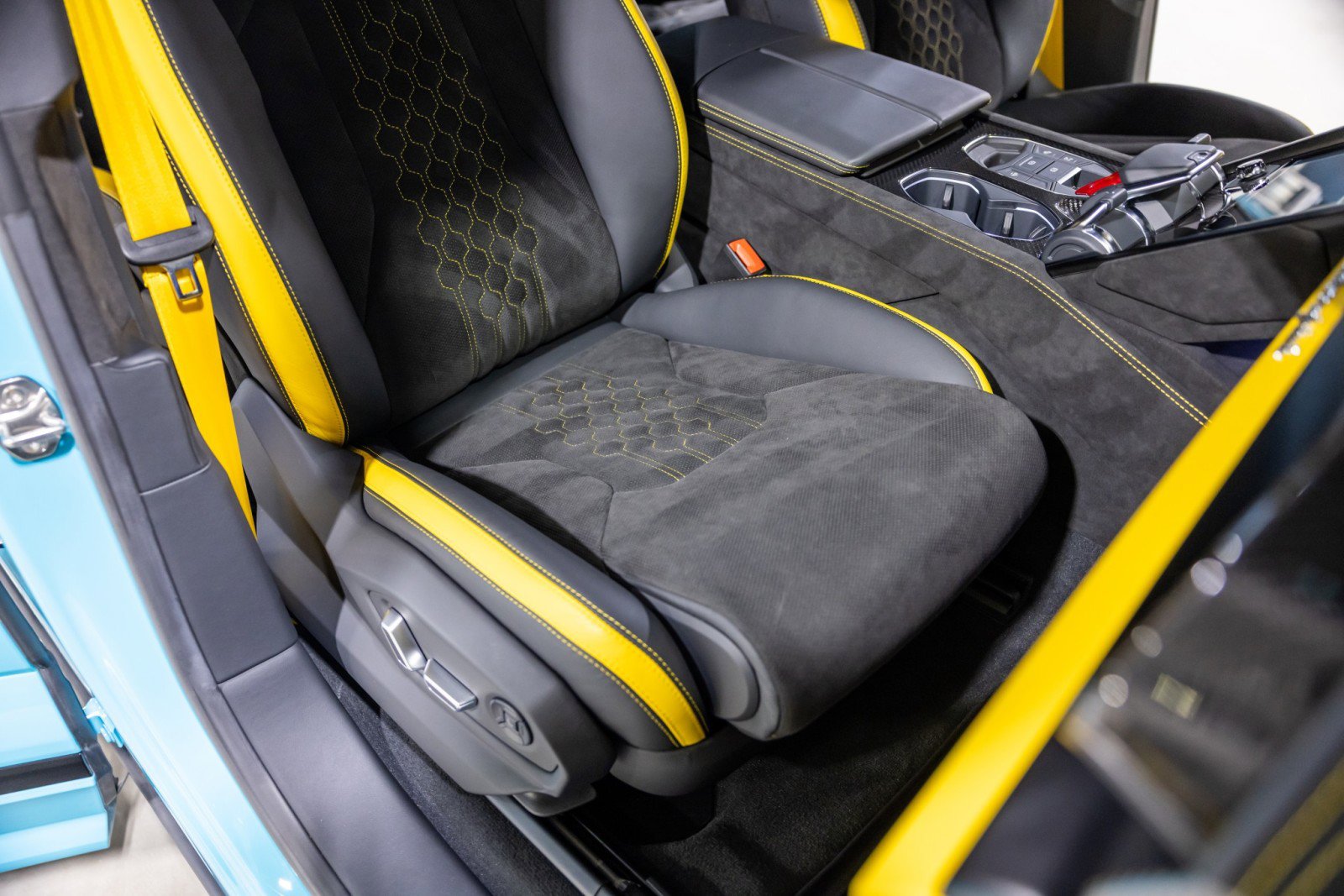 Used 2024 Lamborghini Urus S AWD/4WD image 30