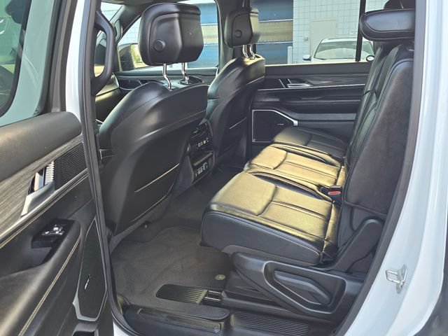 Used 2024 Jeep Wagoneer Series II w/ Flexible Seating Group RWD image 10