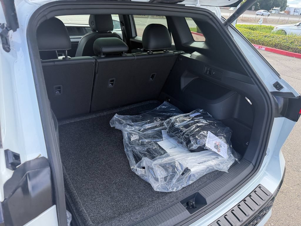 Certified 2026 Volkswagen Tiguan SE R-Line FWD image 26