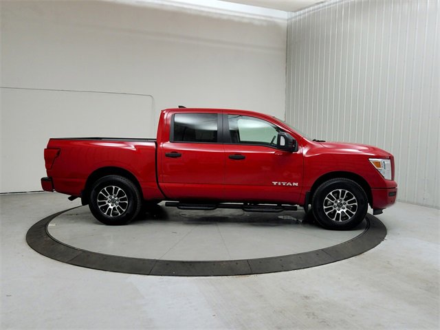 Used 2024 Nissan Titan SV w/ SV Convenience Package image 8
