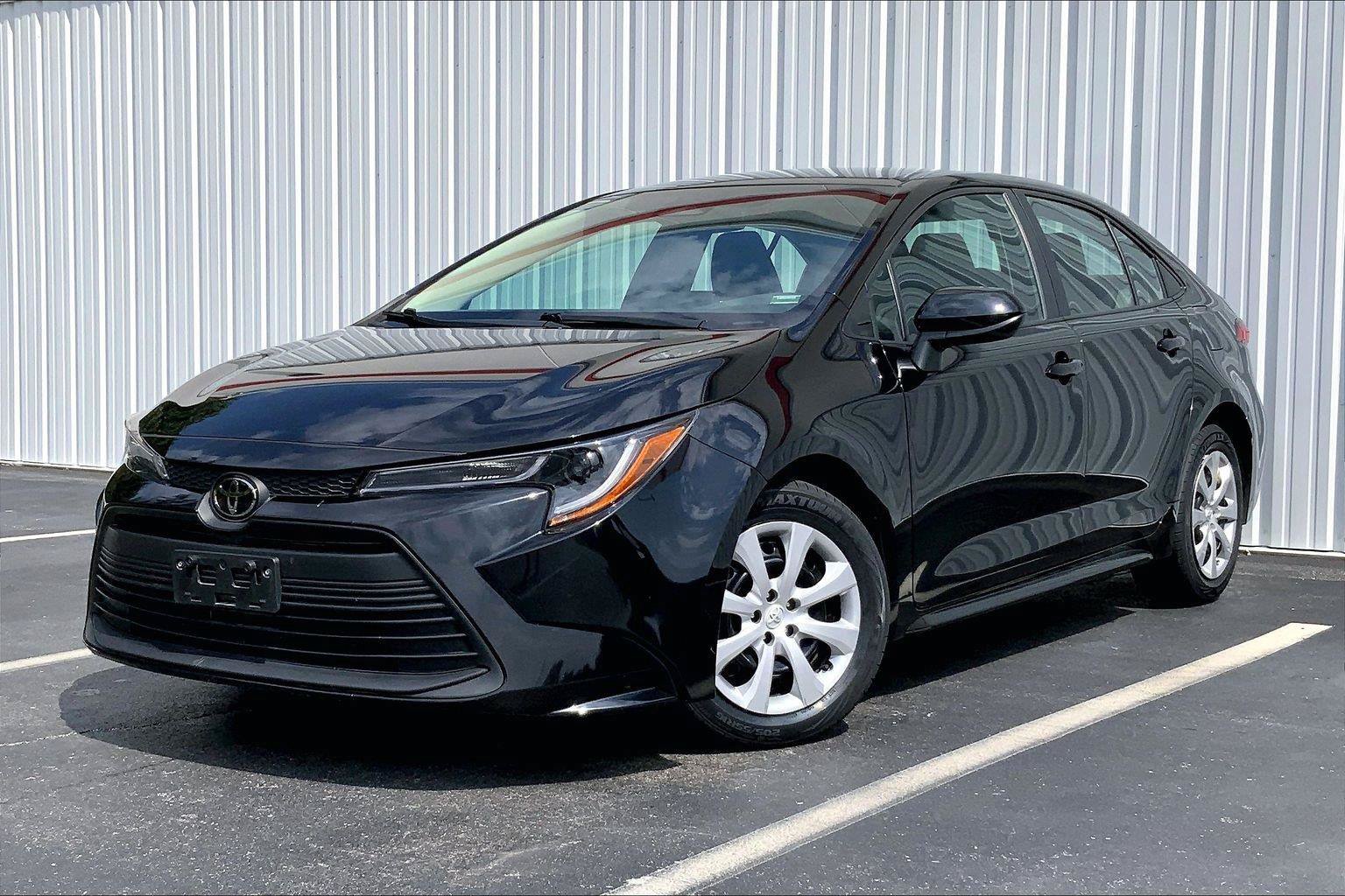 Used 2024 Toyota Corolla LE FWD image 1