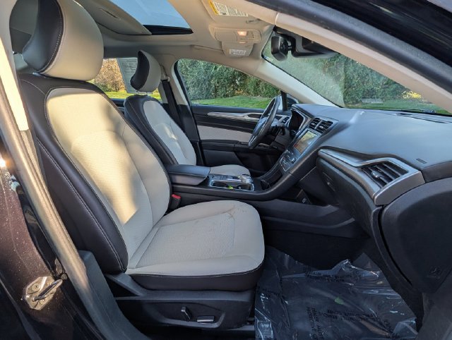Used 2019 Ford Fusion SE w/ Equipment Group 151A FWD image 12