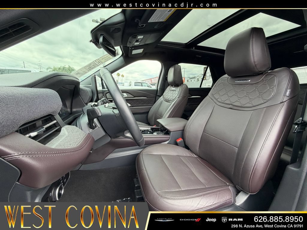 Used 2025 Ford Explorer Platinum w/ LUX Leather Package AWD/4WD image 9