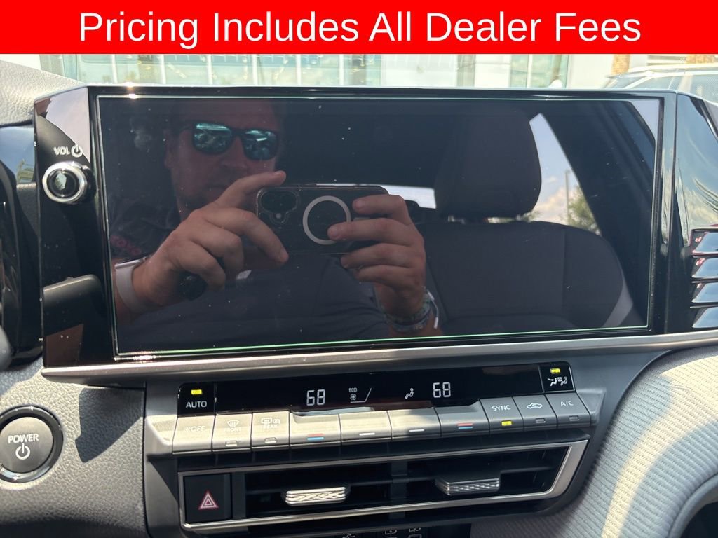 Used 2026 Toyota Camry SE FWD image 5
