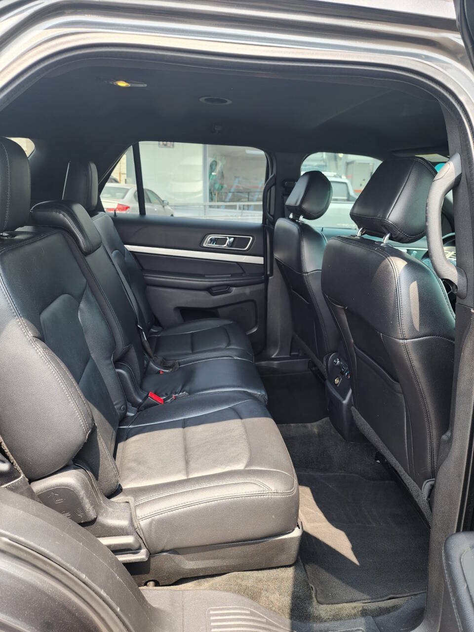 Used 2016 Ford Explorer XLT w/ Equipment Group 202A FWD image 18