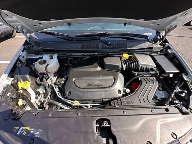Used 2024 Chrysler Pacifica Touring-L FWD image 15