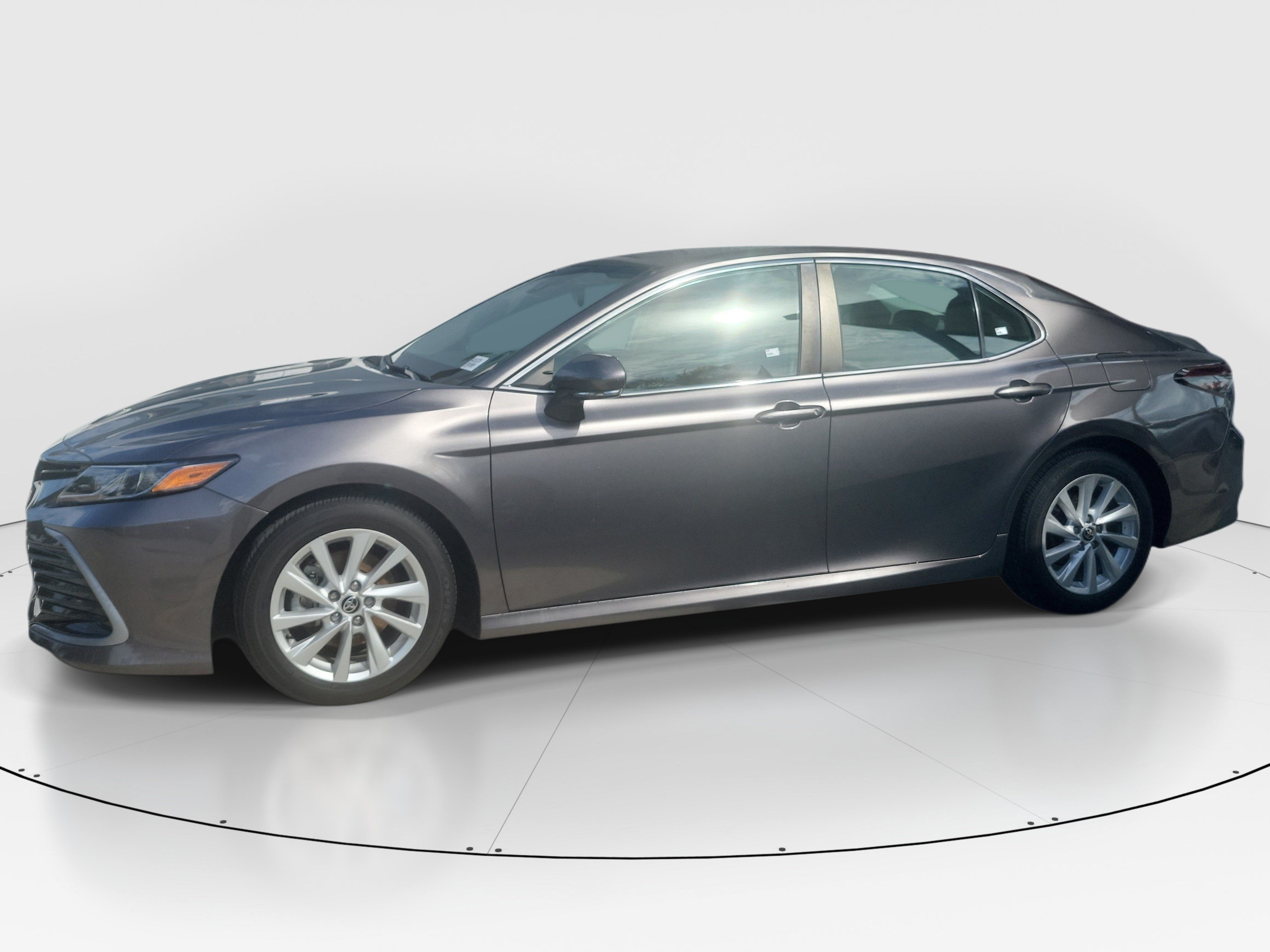 Used 2021 Toyota Camry LE w/ Convenience Package FWD image 4