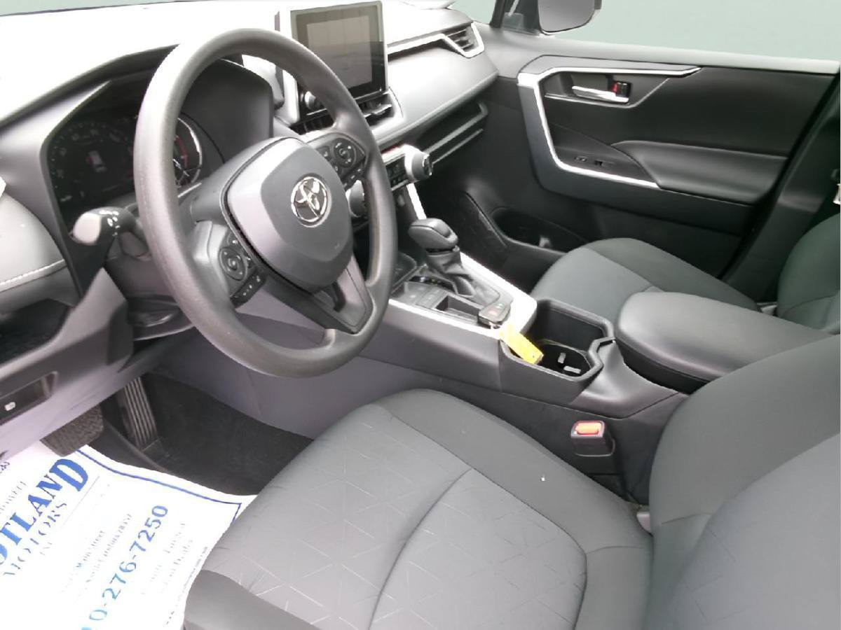 Used 2025 Toyota RAV4 XLE FWD image 12