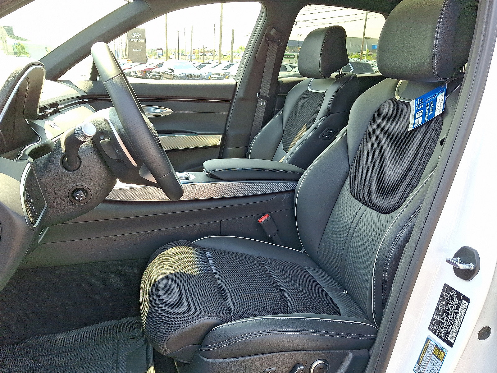 Used 2025 Genesis GV70 3.5T Sport image 13