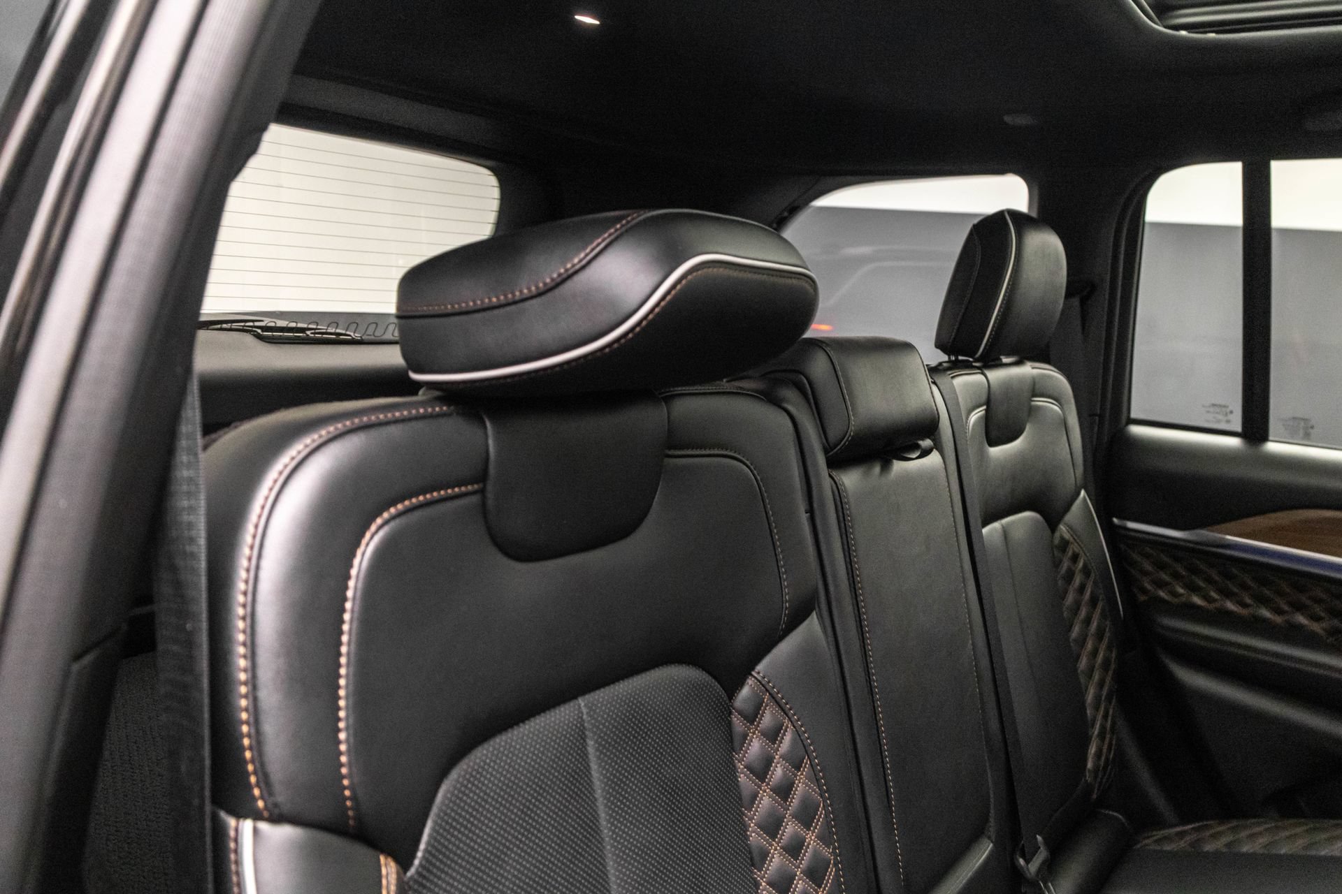 Used 2022 Jeep Grand Cherokee Summit AWD/4WD image 36