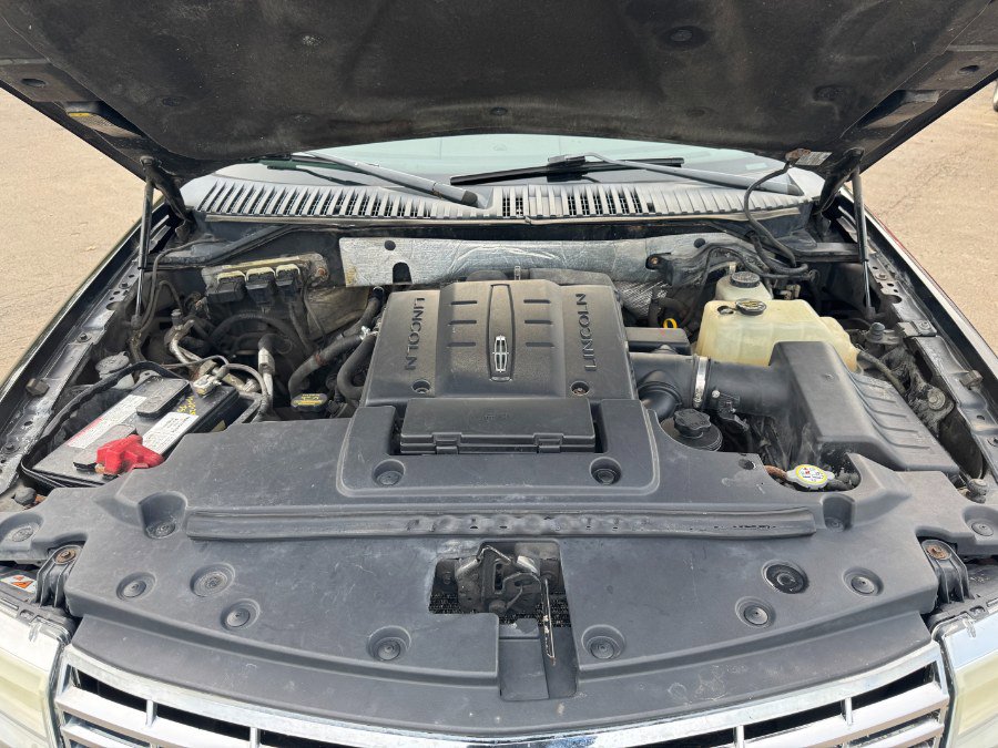 Used 2010 Lincoln Navigator 4WD image 26