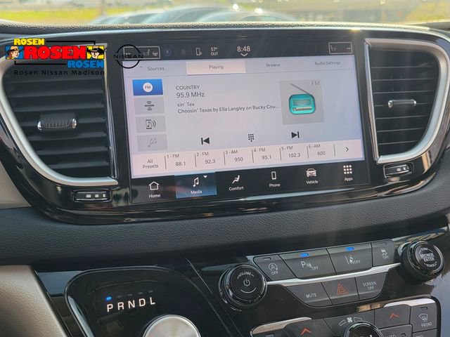 Used 2024 Chrysler Pacifica Touring-L FWD image 15