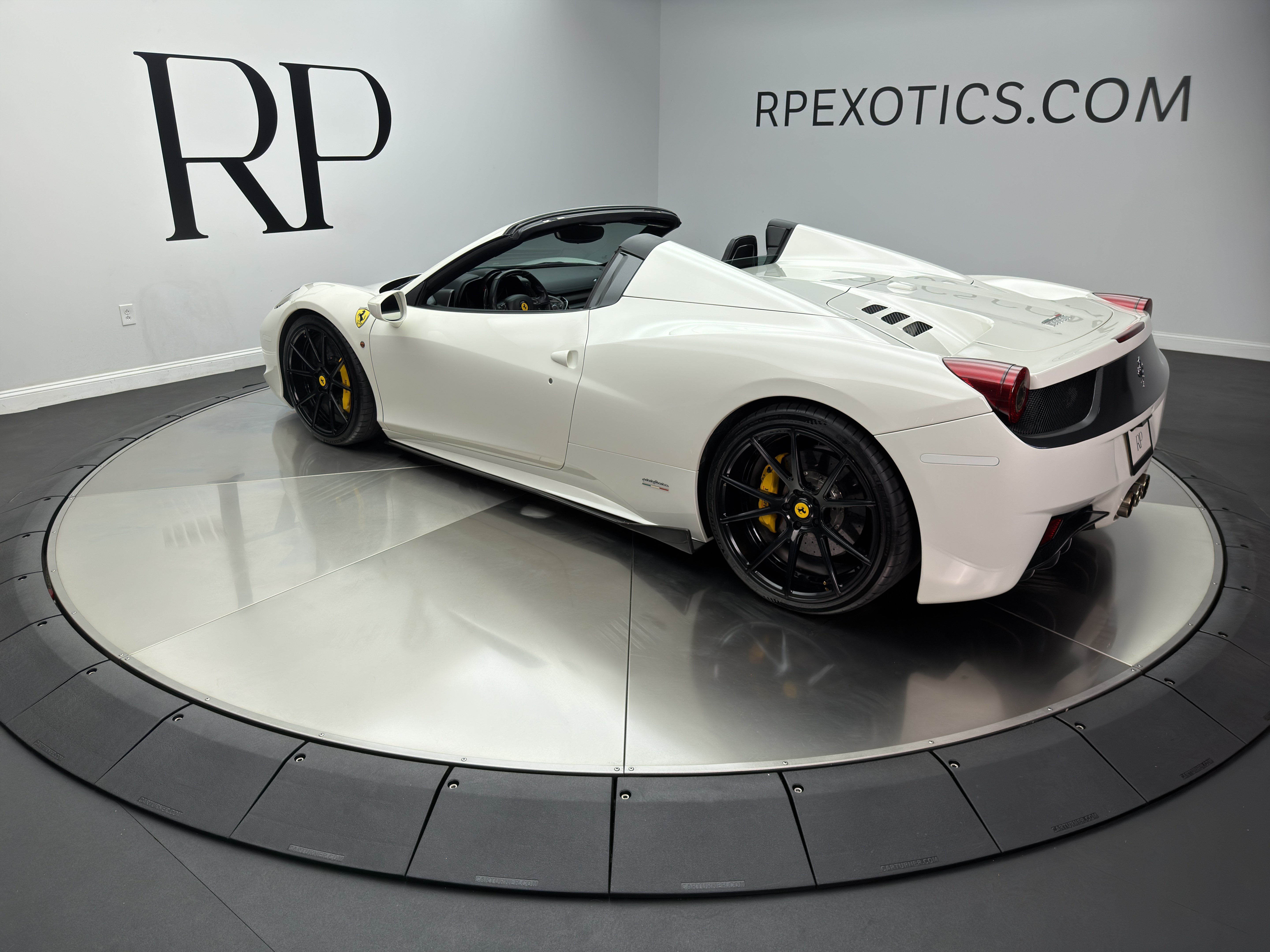 Used 2014 Ferrari 458 Spider RWD image 7