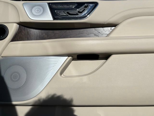 Used 2019 Lincoln Navigator Reserve image 24