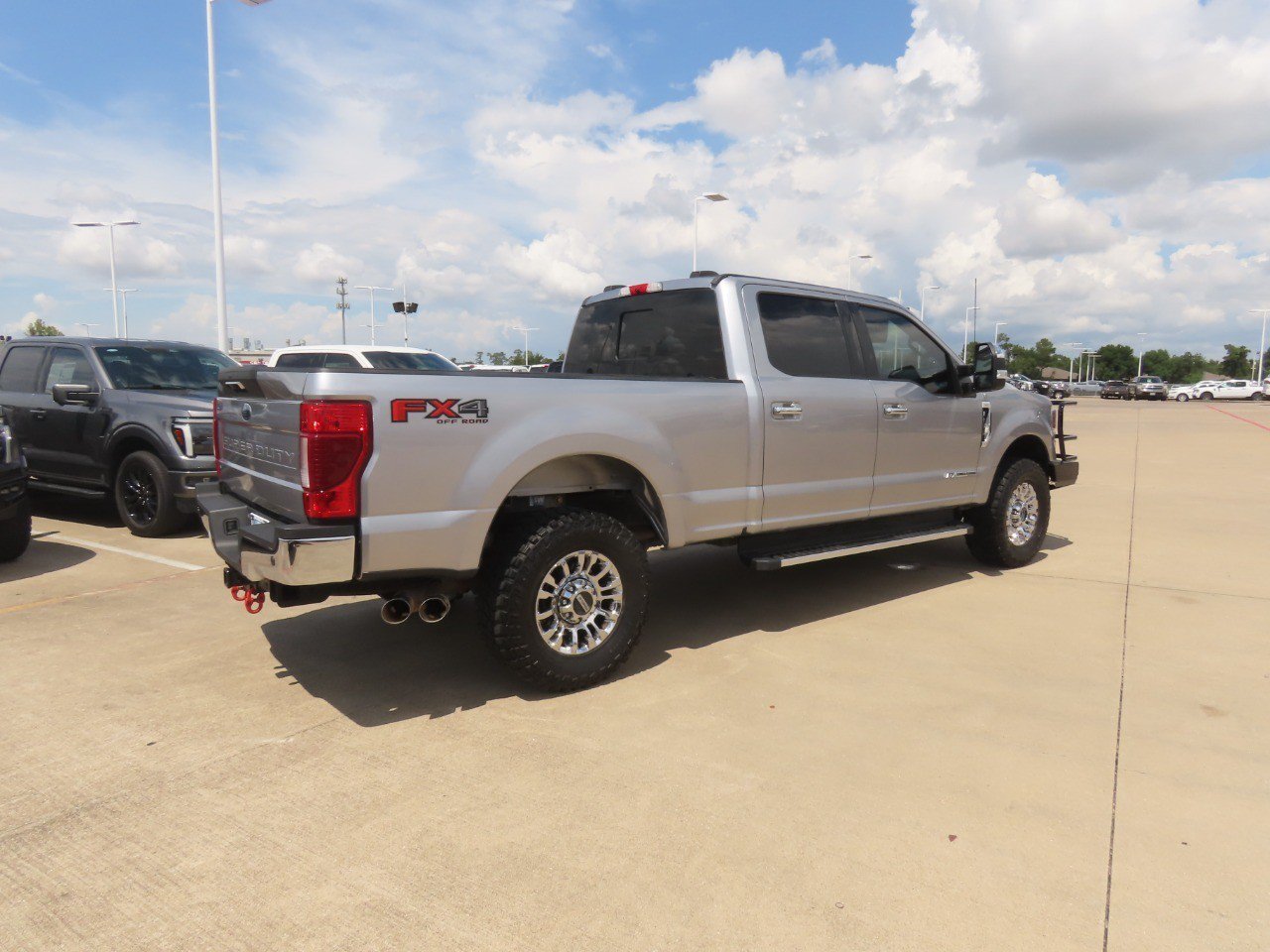 Used 2021 Ford F250 XLT w/ XLT Premium Package AWD/4WD image 11