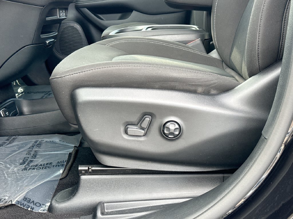 Used 2024 Chrysler Pacifica Touring FWD image 27