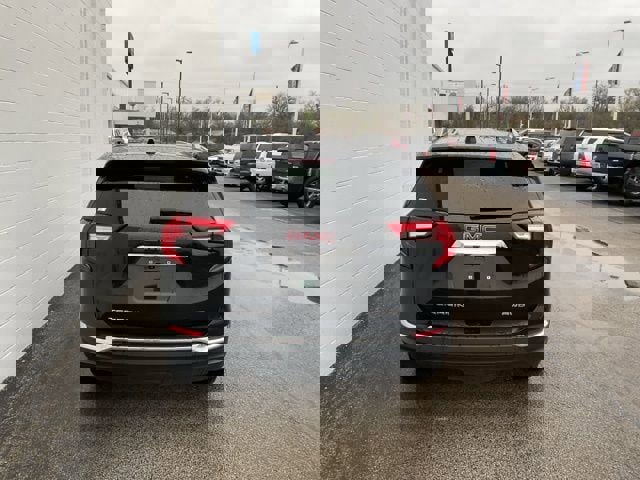 Used 2024 GMC Terrain SLT image 6