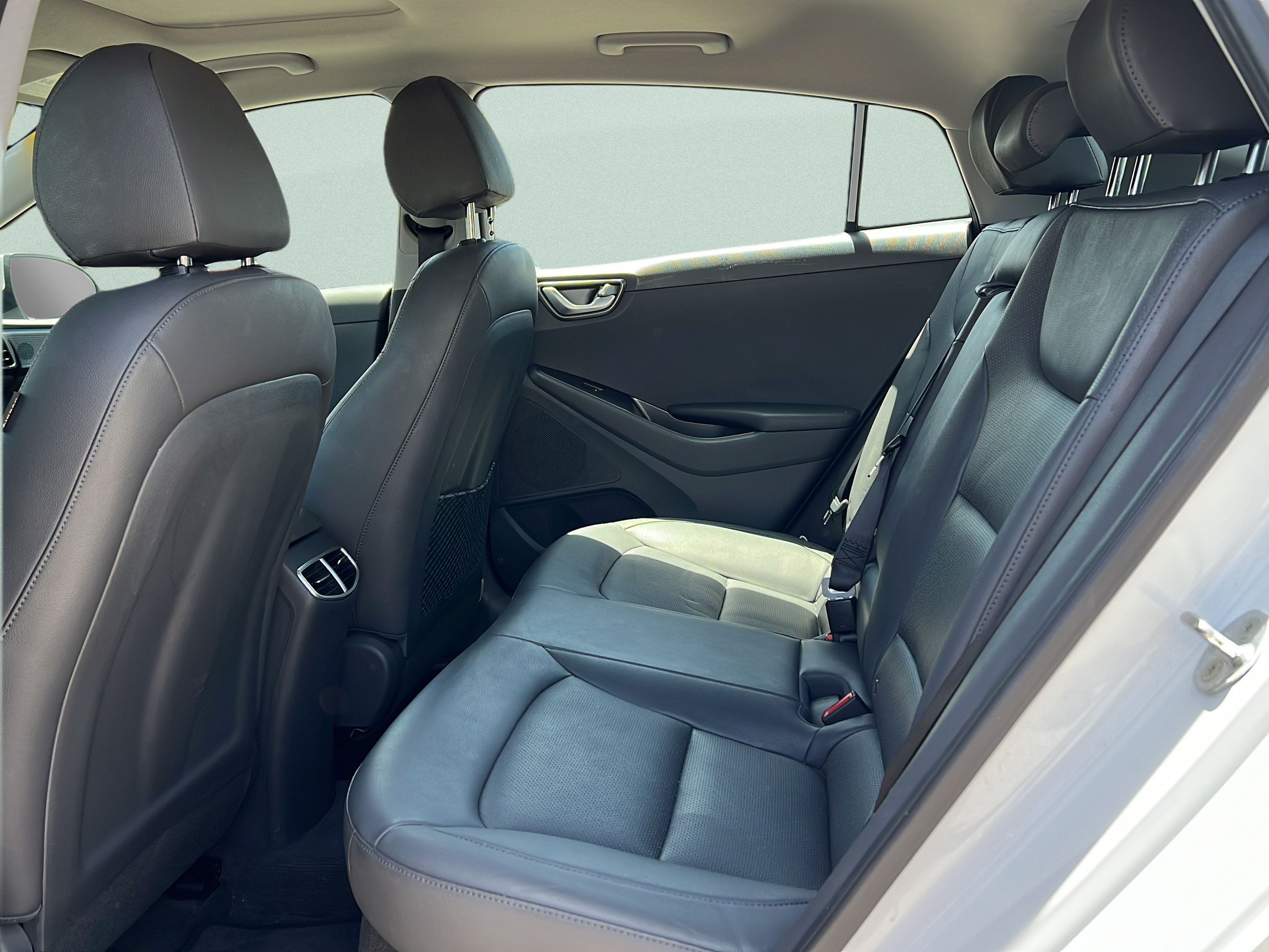 Certified 2021 Hyundai Ioniq Limited FWD image 10