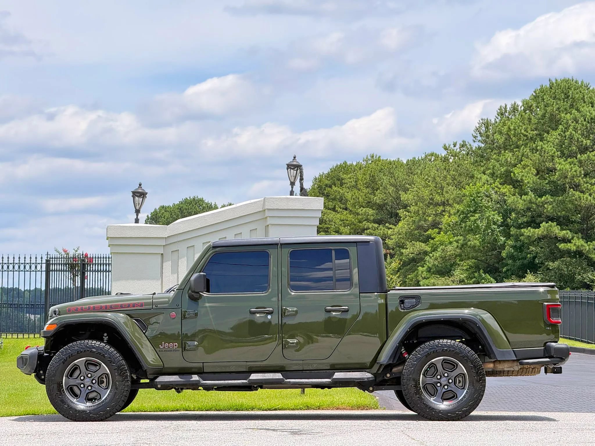 Used 2021 Jeep Gladiator Rubicon w/ Trailer Tow Package AWD/4WD image 7