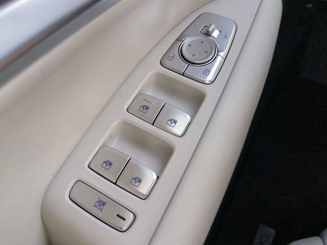 Certified 2025 Genesis G70 2.5T AWD/4WD image 22