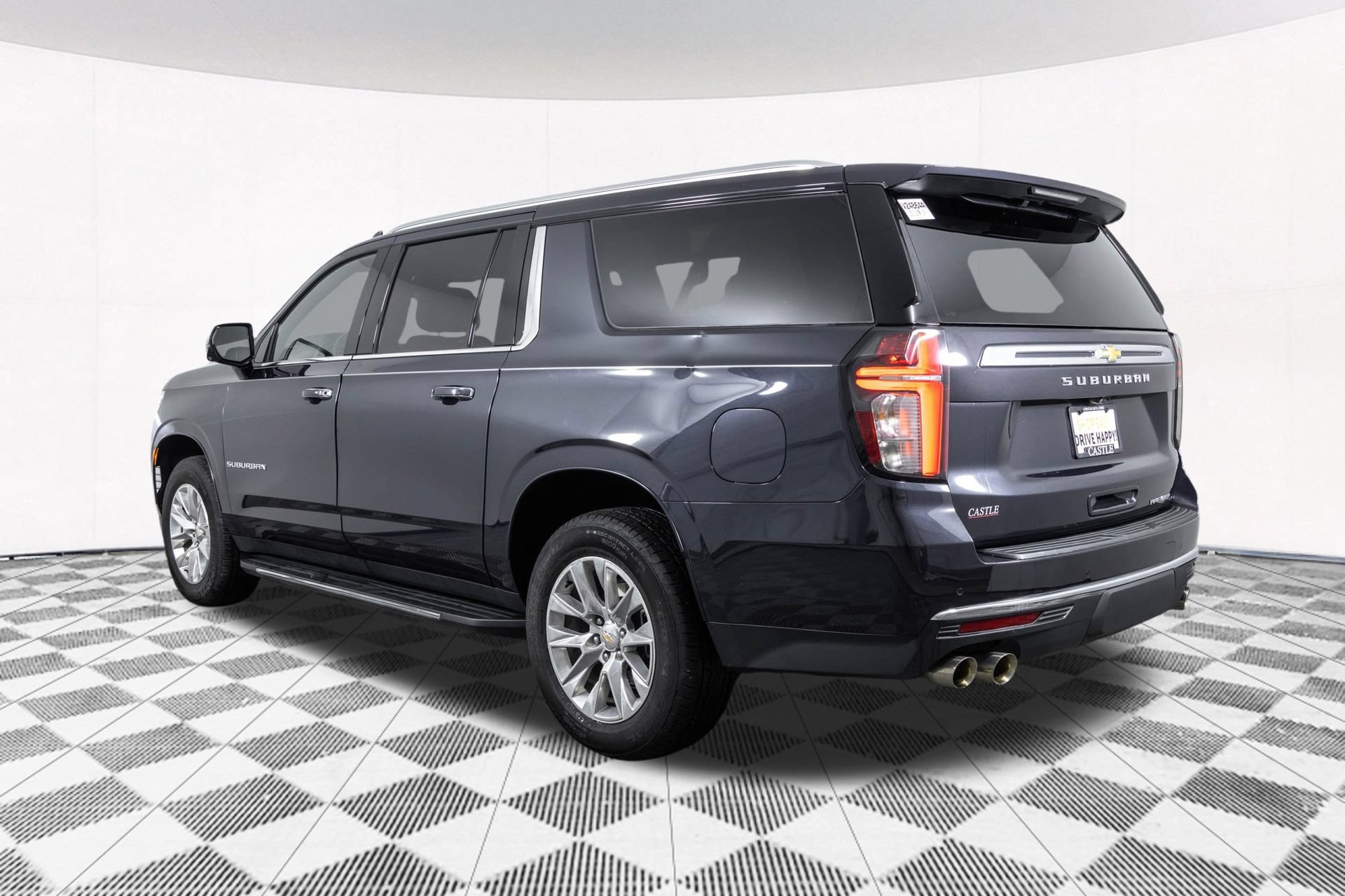 Used 2024 Chevrolet Suburban Premier w/ Premium Package AWD/4WD image 16
