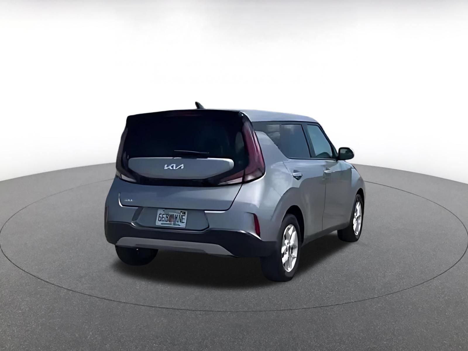 Used 2025 Kia Soul LX w/ LX Technology Package FWD image 10