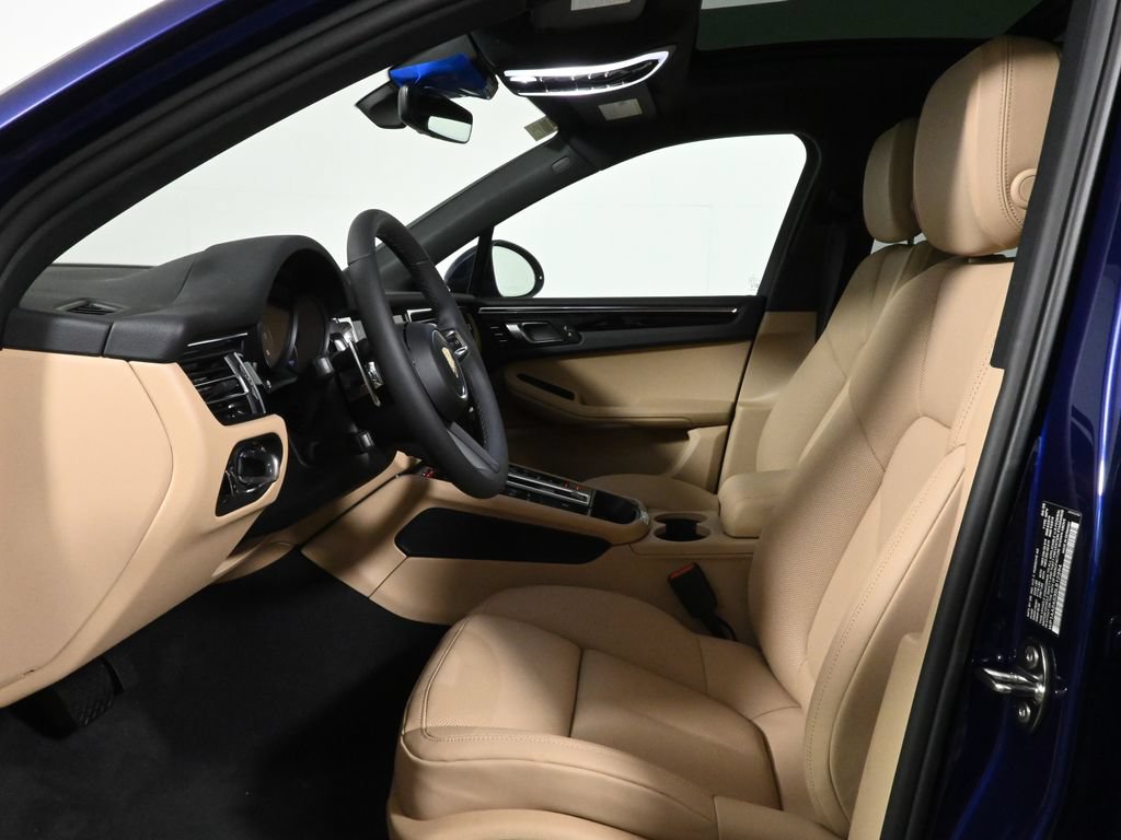 Used 2025 Porsche Macan AWD/4WD image 5