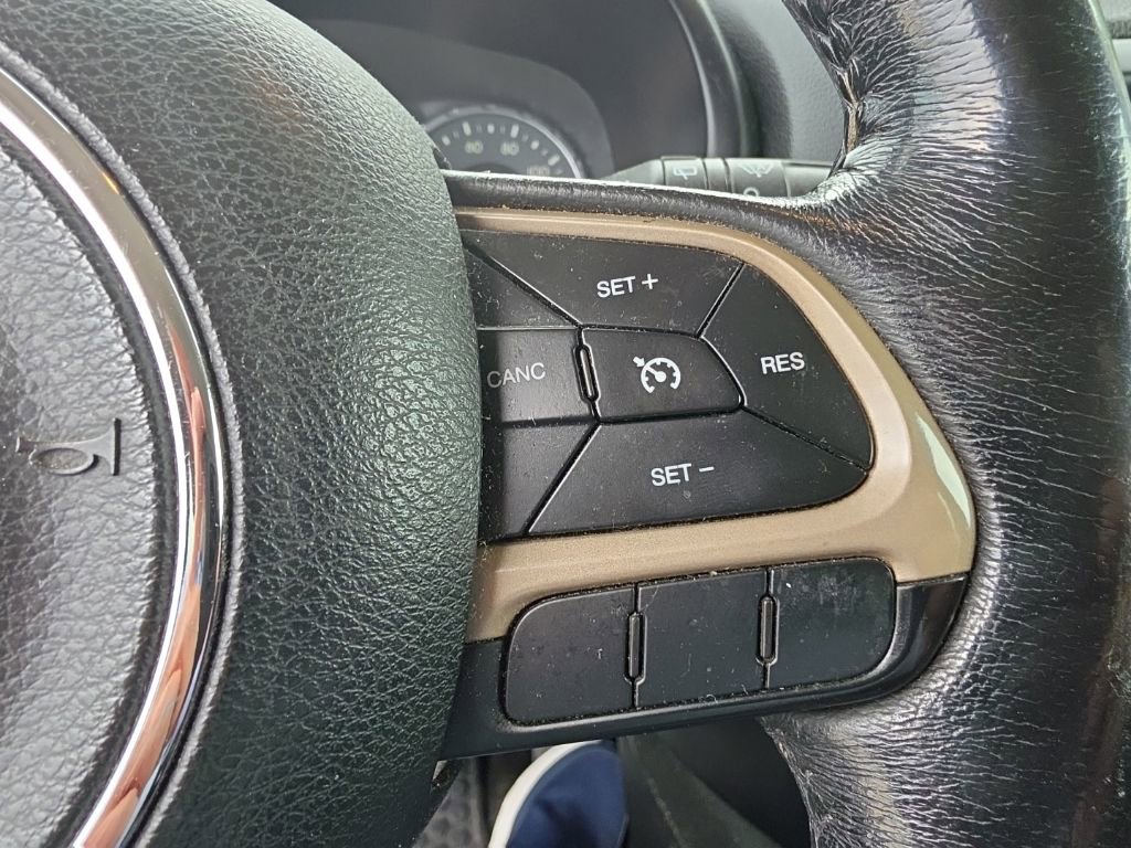 Used 2016 Jeep Renegade Latitude w/ Cold Weather Group AWD/4WD image 13