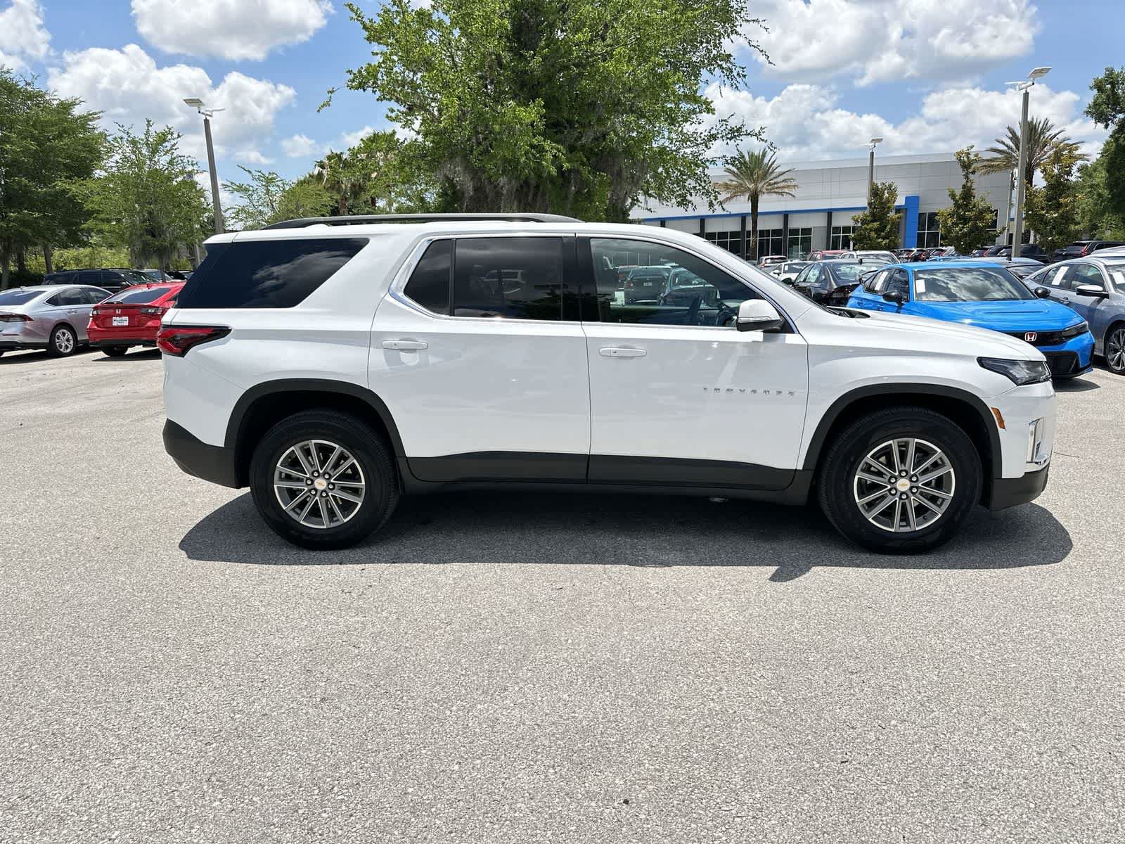 Used 2023 Chevrolet Traverse LT FWD image 6