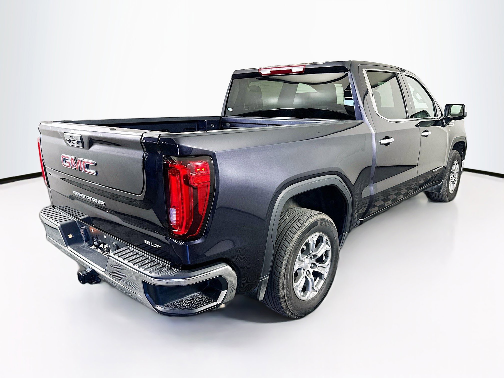 Used 2025 GMC Sierra 1500 SLT image 9