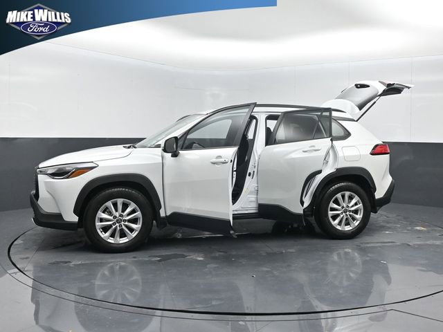 Used 2022 Toyota Corolla Cross LE image 28