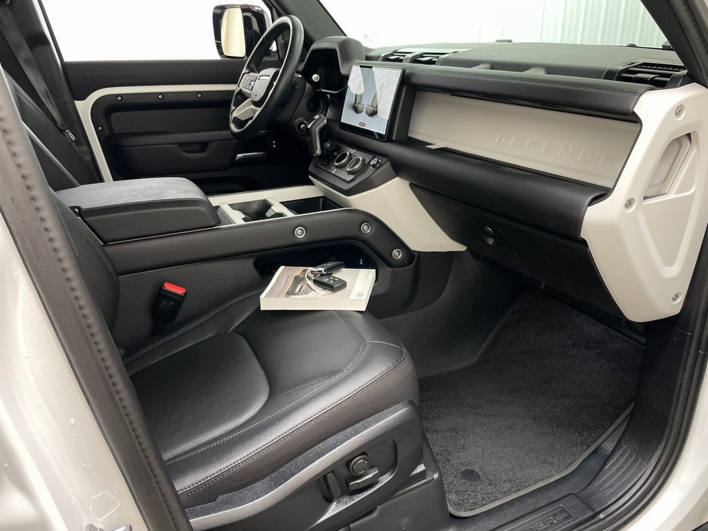 Used 2025 Land Rover Defender 110 S image 39