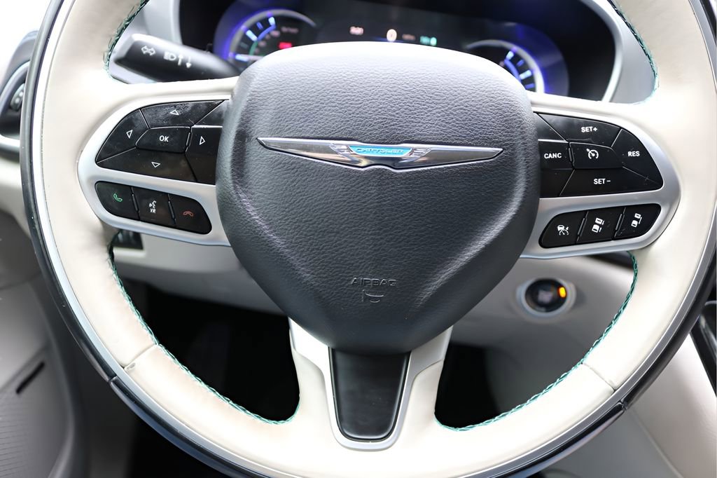Used 2018 Chrysler Pacifica Limited w/ Advanced Safetytec Group FWD image 24