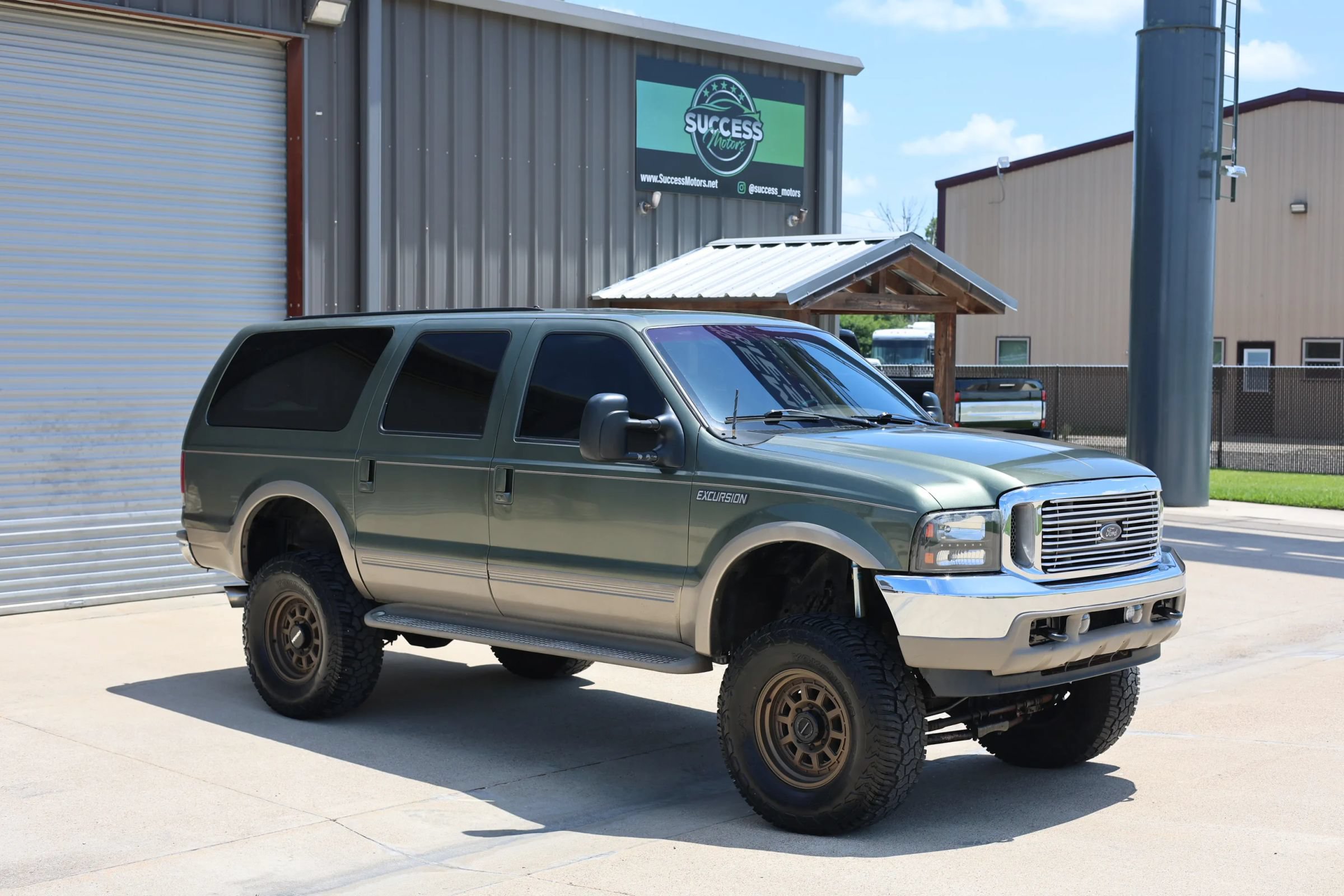 Used 2000 Ford Excursion Limited AWD/4WD image 16