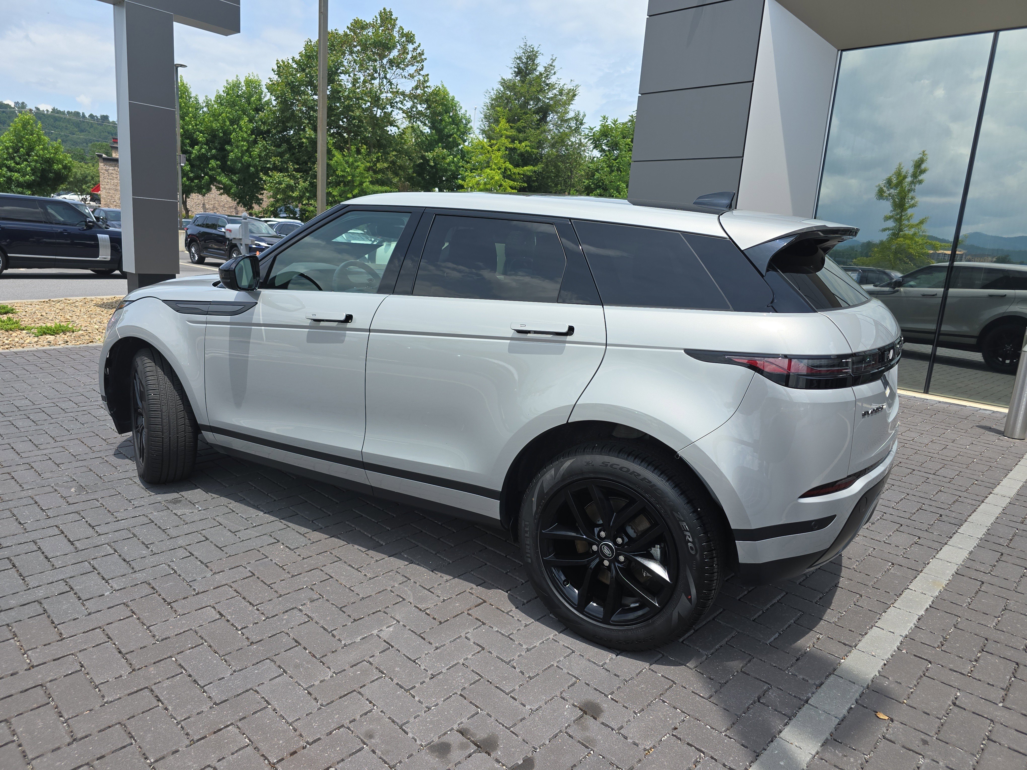 Certified 2025 Land Rover Range Rover Evoque S AWD/4WD image 8