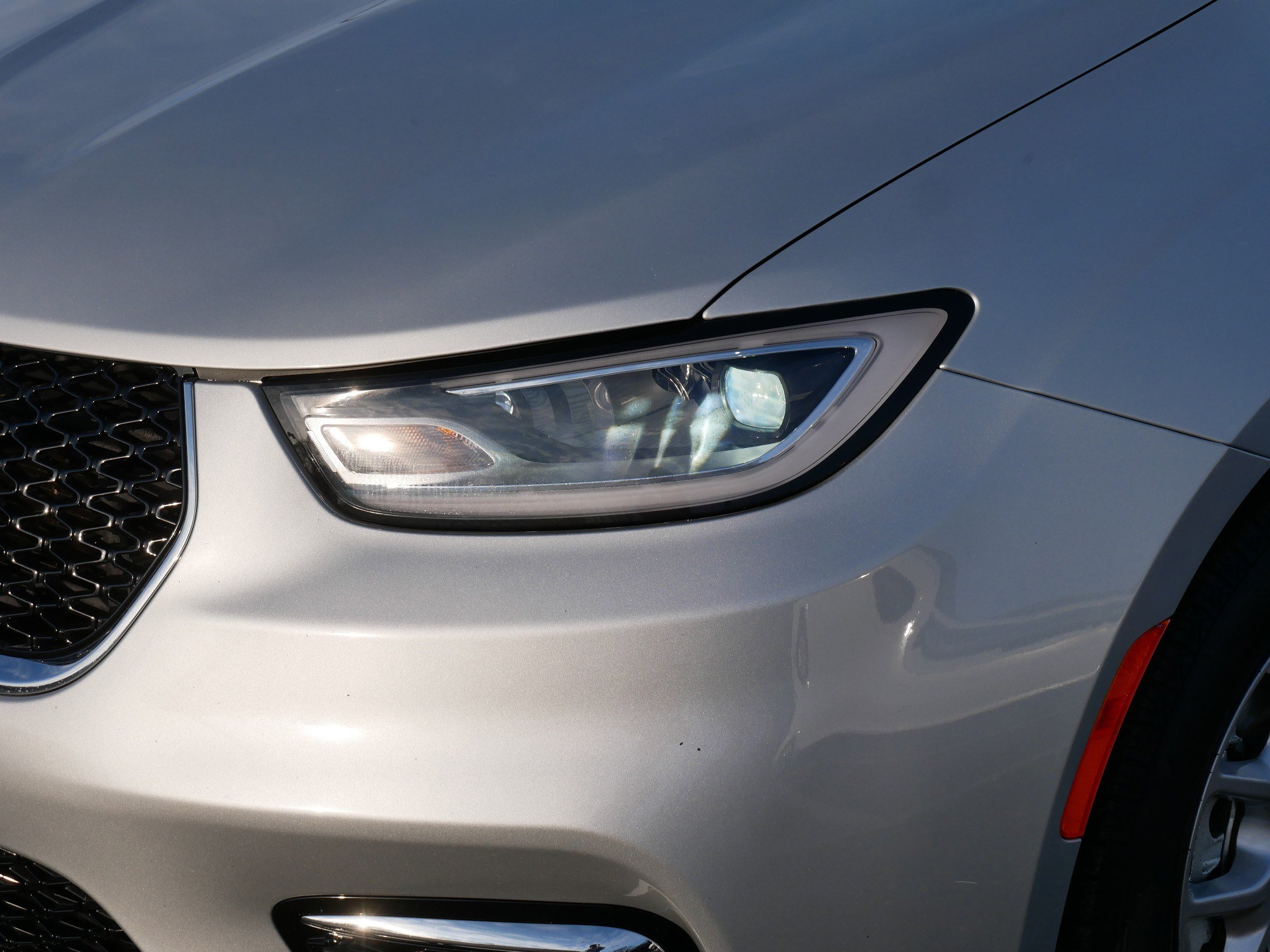 Used 2024 Chrysler Pacifica Touring-L image 16