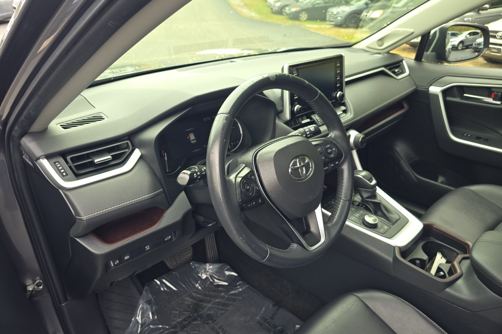 Used 2019 Toyota RAV4 Limited image 9